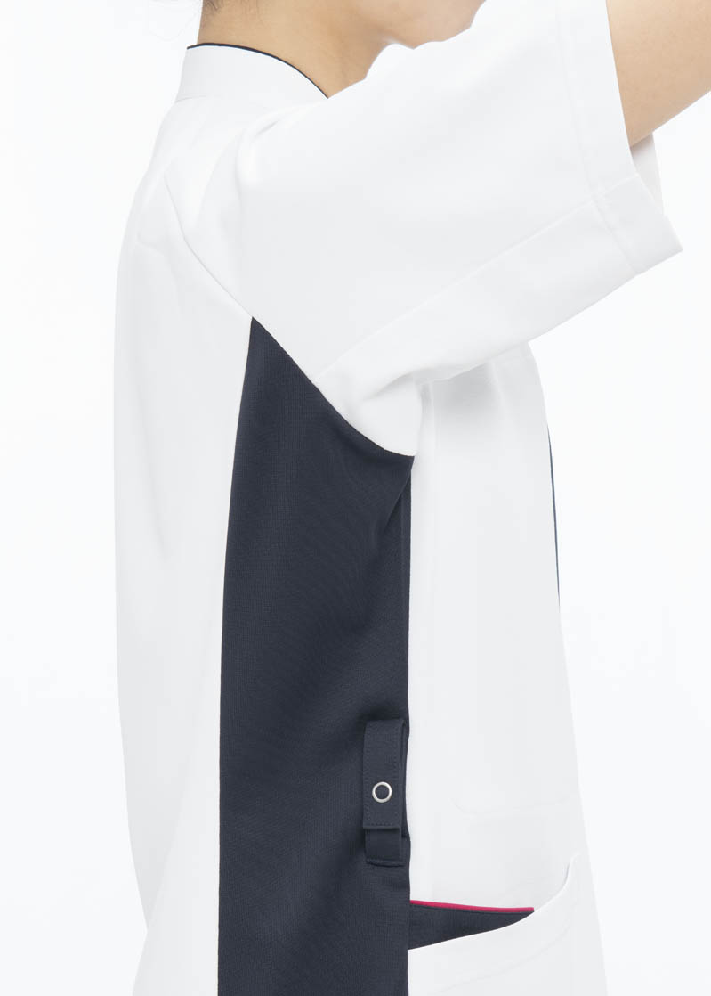 医療従事者特有の動きに対応した、肩まわりのストレスを極限までフリーにしたカッティングです。